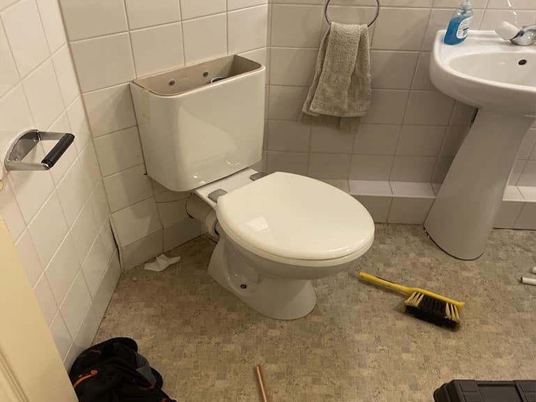 plumbing - toilet cistern repair 4